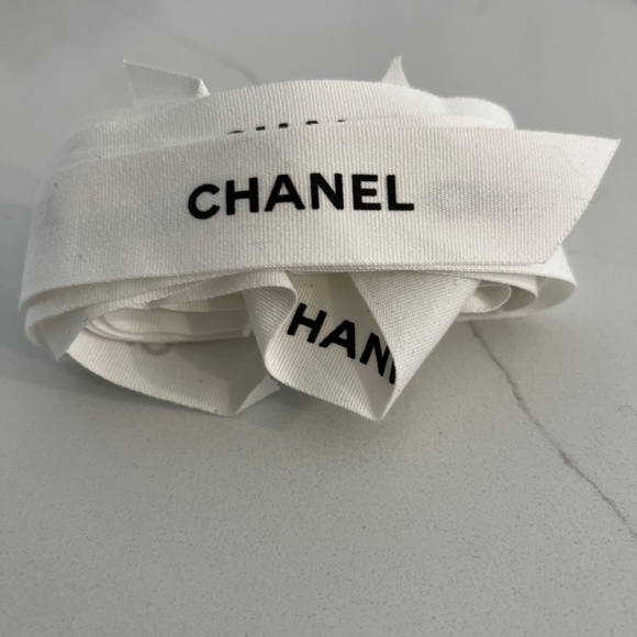Chanel White Ribbon with Black Logo - Picture 4 of 4